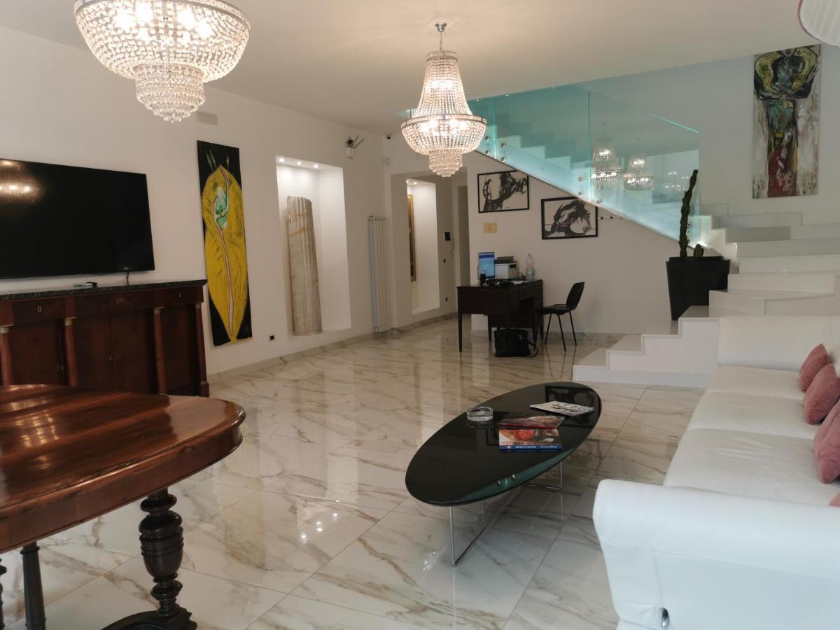 Royal Boutique Naples